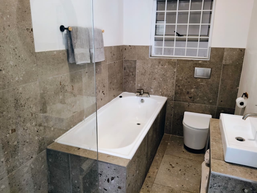 5 Bedroom Property for Sale in Wavecrest Eastern Cape
